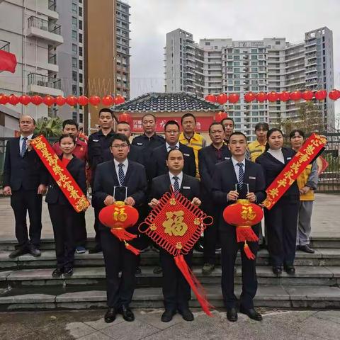 张灯结彩庆牛年