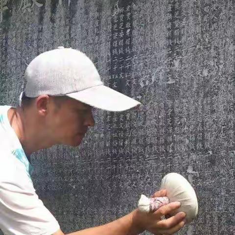 痴迷拓碑三十载:   只为保存那份历史记忆