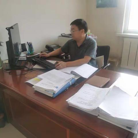 乌海分行积极走访抢抓时间，全力冲刺三季度公司存款、贷款、拓户指标