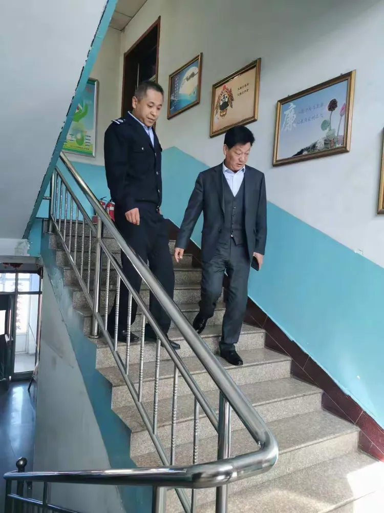 吕梁南高速公路管理有限公司董事长王占军莅临开栅收费站督导复工复产