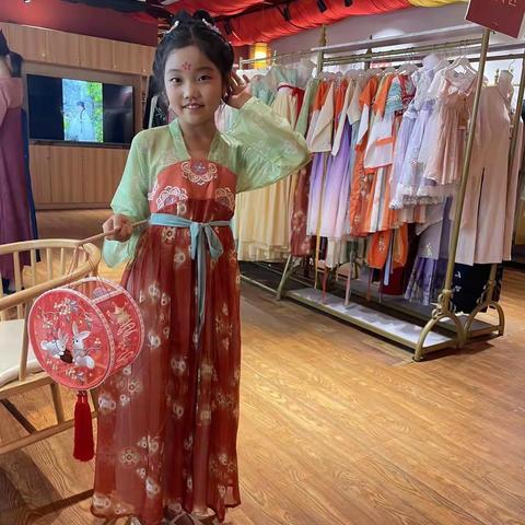 我是池阳小学四年级4班学生梁阳可裕我正在参加池阳小学“喜迎二十大 争做好少年”主题微实践“微旅行”主题活动