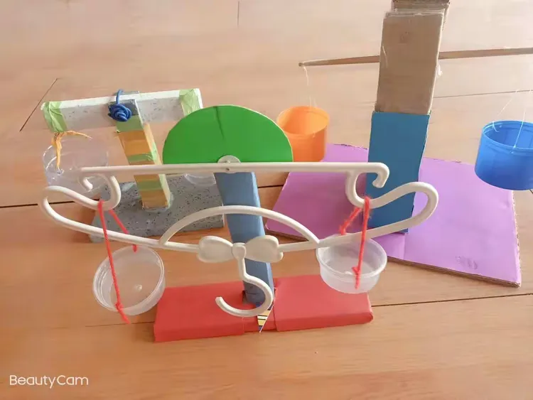 落实“双减”，明德学校趣味数学学具制作活动