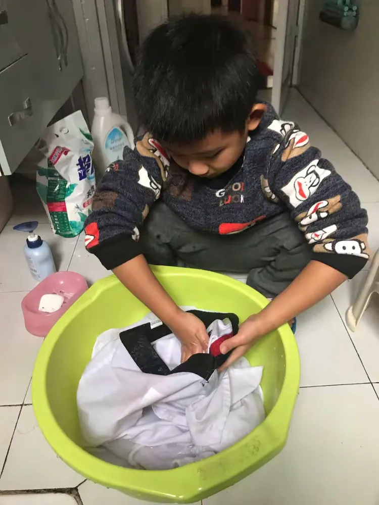 自己的衣服自己洗干净