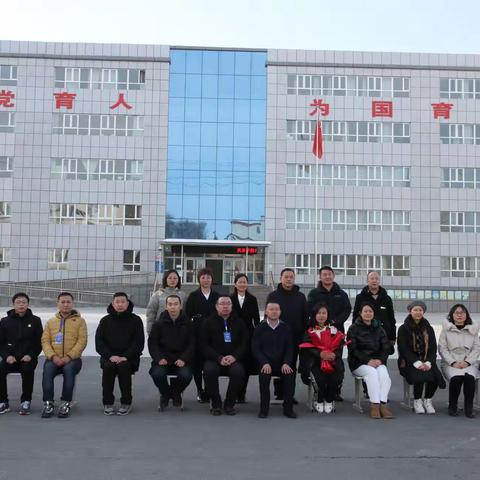 离家辛勤育人梦，塔城繁花桃李红，——塔城市第三中学热烈欢迎援疆教师