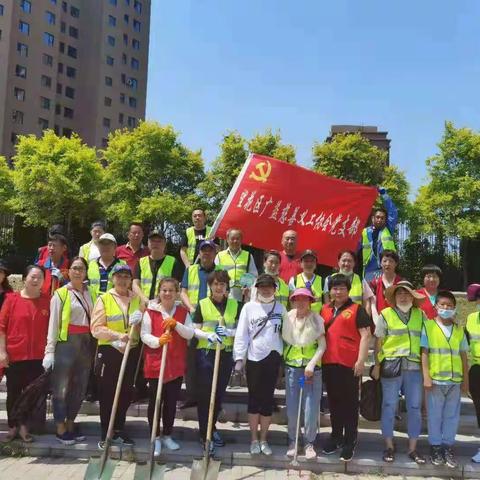 32℃燃热的酷暑坚定了志愿者的爱心
