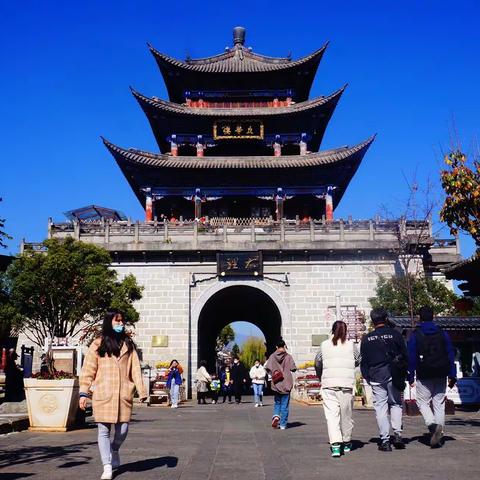 苍山洱海蝴蝶🦋泉，大理美景看不完。玉龙雪山🏔️丽江城，景色秀丽真迷人！