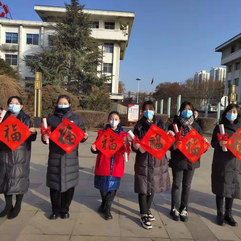 我是池阳小学五年级一班学生贺雨熙，我正在参加池阳小学“微实践做中学”之微年俗活动。