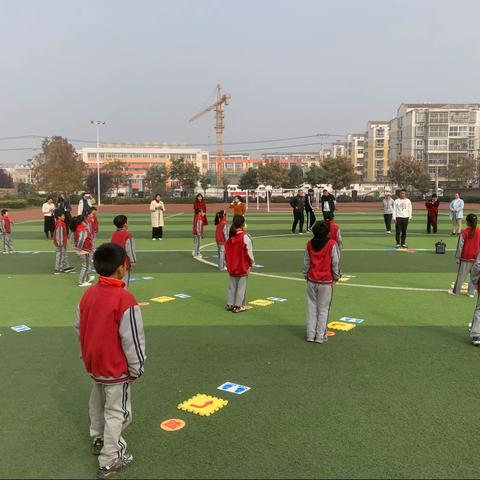 打磨精品体育课，培养自信黄小娃