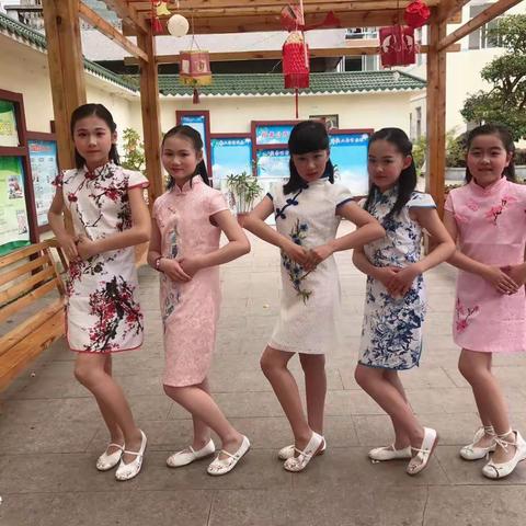 书香校园—我们为您朗读《三月，听一树花开》朗读者：五1班 李宥源 石若萱 马珂琪 陈柏儒 彭怡榕 林素雅