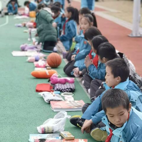 跳蚤市场，玩中学，学中玩——记三年级