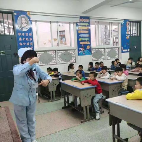 急救医学小知识，医校共育谱新章——实小龙江校区一4中队在学习