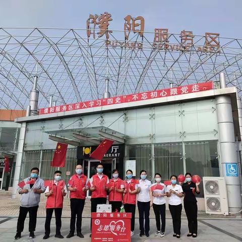 昼夜坚守国庆中  履职尽责保畅通