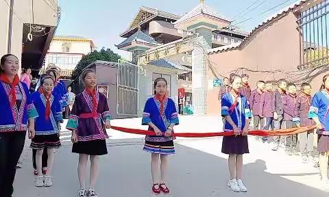 科技进乡村      侗娃嗨翻天