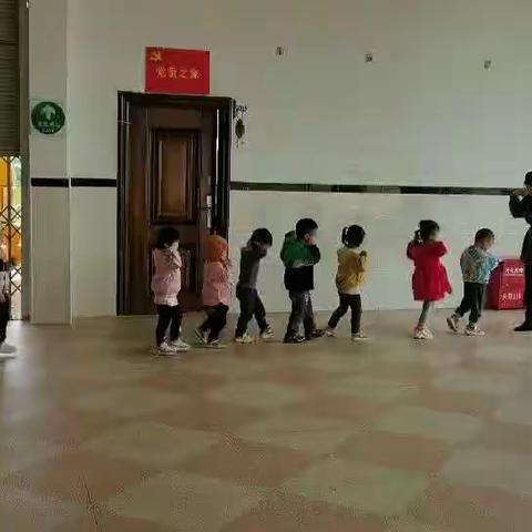 校椅镇朝阳幼儿园小一班～第10周～幼儿生活活动掠影。