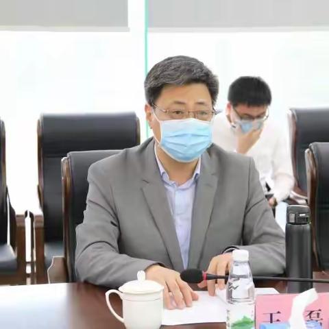 王磊副市长带队走访海南橡胶金橡公司等2家重点企业