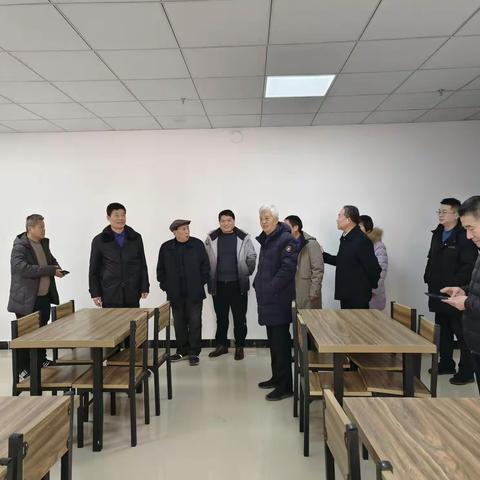 召开乡贤座谈会      共谋发展大计