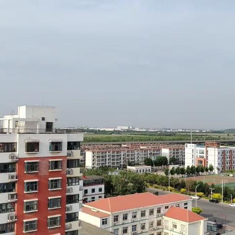 步杜甫韵登楼顶瞰春霞里楼群(二首)