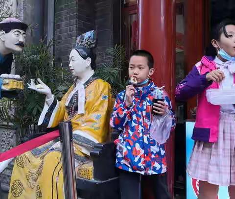 疫情之下黄金周  游走前门大街