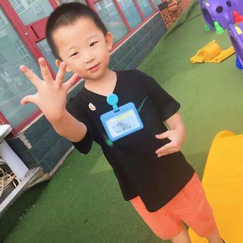 爱在这里——小七班萌娃李兴业