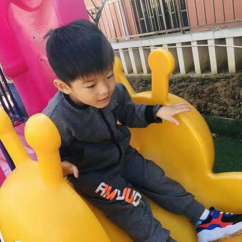 爱在这里——小七班萌娃李墨扬