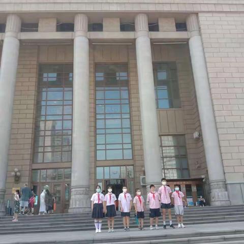 追寻历史遗迹/五中队队员参观河北博物馆