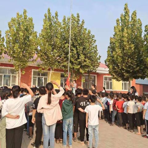 【鲁新寨小学】奋进新时代，欢度国庆节