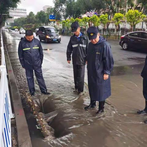 应急暴风雨 东川城管在行动