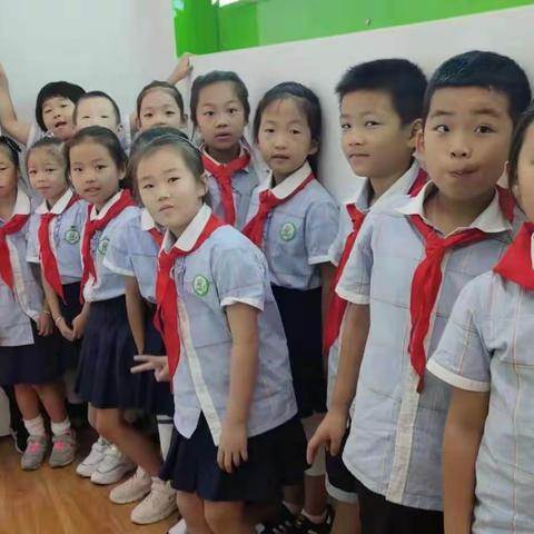 垃圾分类是新时尚  今天你fashion了吗──大洋路小学203班阳光中队垃圾分类主题实践活动