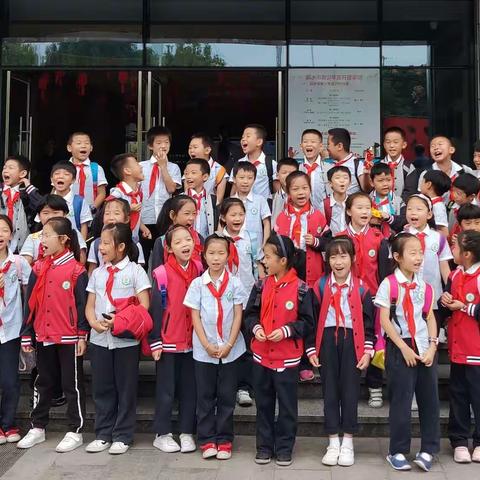 阳光少年与秋姑娘的约会──记大洋路小学教育集团大洋路校区203班阳光中队秋游活动