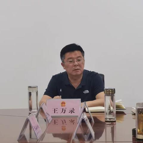 县十六届人大常委会召开主任（扩大）会议