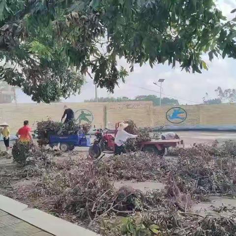 “青春逢盛世，追梦向未来”            ——灵山县那隆镇龙窟小学开学典礼暨安全教育第一课