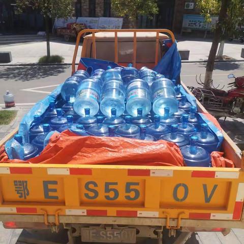 【宜昌基地-秭归片区】-天热干旱饮水难   爱心送水解民忧