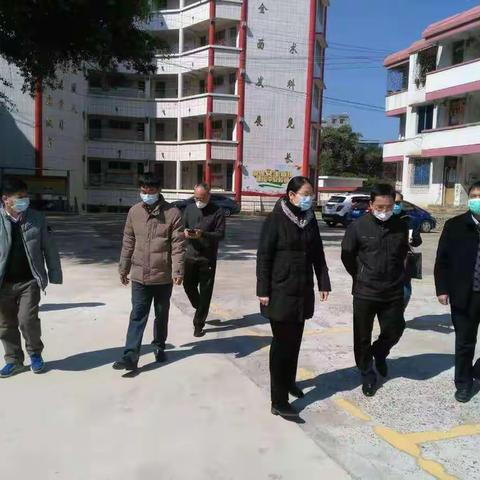 众志成城抗疫情 凝聚青春正能量          ——致敬封川中学坚守岗位的你们