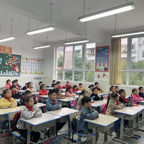 二（5）班主题班队会“垃圾分类，从我做起”