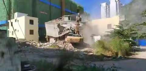 天涯区“双统筹”百日攻坚行动海坡芒果村棚改项目范围内征拆工作情况（11月18日共拆除房屋6栋）