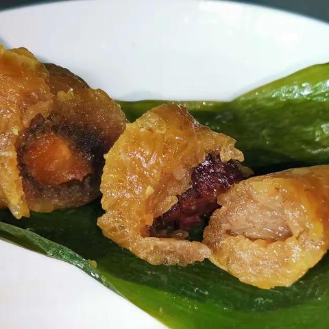 五月五，过端午，包粽子。