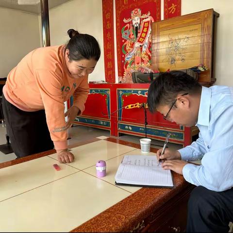格尔木农商行育红支行开展金融知识宣传月活动