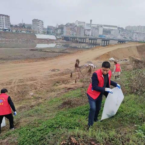 英山县建设中的一河两岸掠影随记