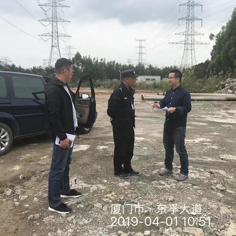 今天上午，我公司陪同区委办查看各街道土地清理情况。