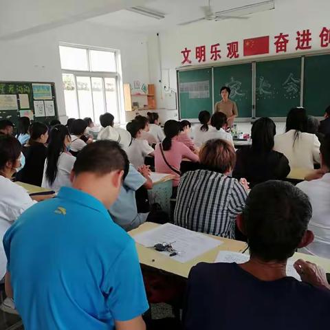 家校共育，助力成长——紫庄镇培英小学开展中低年级家长会