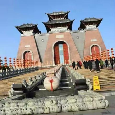 做文明使者展古都风采实践活动——临钢小学教育集团二（10）班走进华门景区