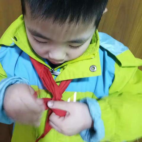 争创特色动感中队――“致敬少先队 善美好队员”