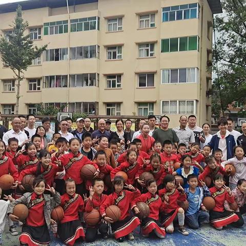 体育送教促提升  教育振兴谋发展