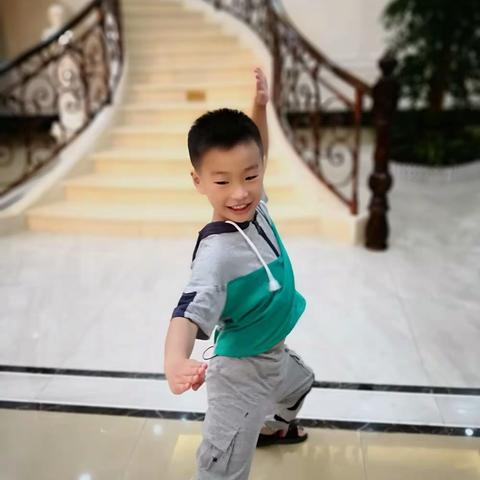 开学啦！祝福可爱的你越来越帅，天天都在笑，学习效率高，老师常夸奖