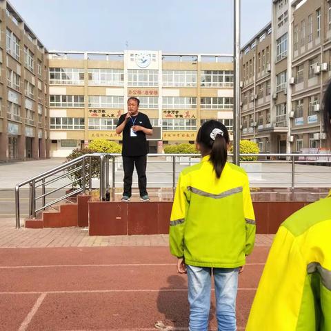 安全意识见于心，防震减灾践于行！ ——怡景小学开展防震减灾疏散演练