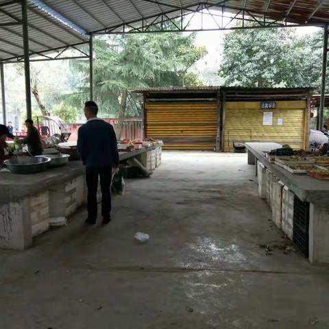 龙井社区值班期间严格落实镇4月1日会议精神