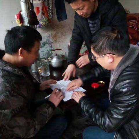 龙井社区慰问残疾人困难生活家庭