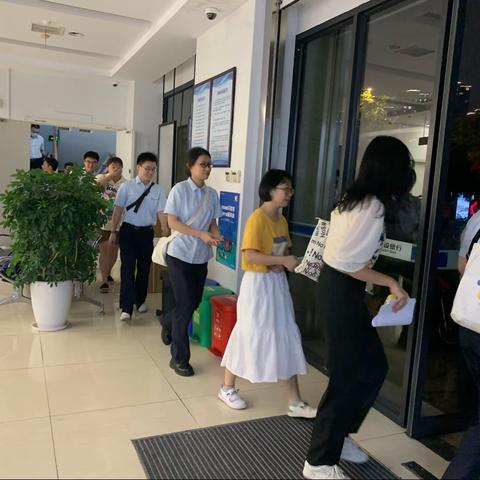高新区科技支行举办消防逃生与灭火演习