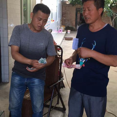 文家村推进清理三堆工作，宣传动员群众改厕，实施“厕所革命”