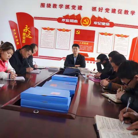 丹凤县人民政府副县长杨思飞来铁峪铺中学开展调研工作